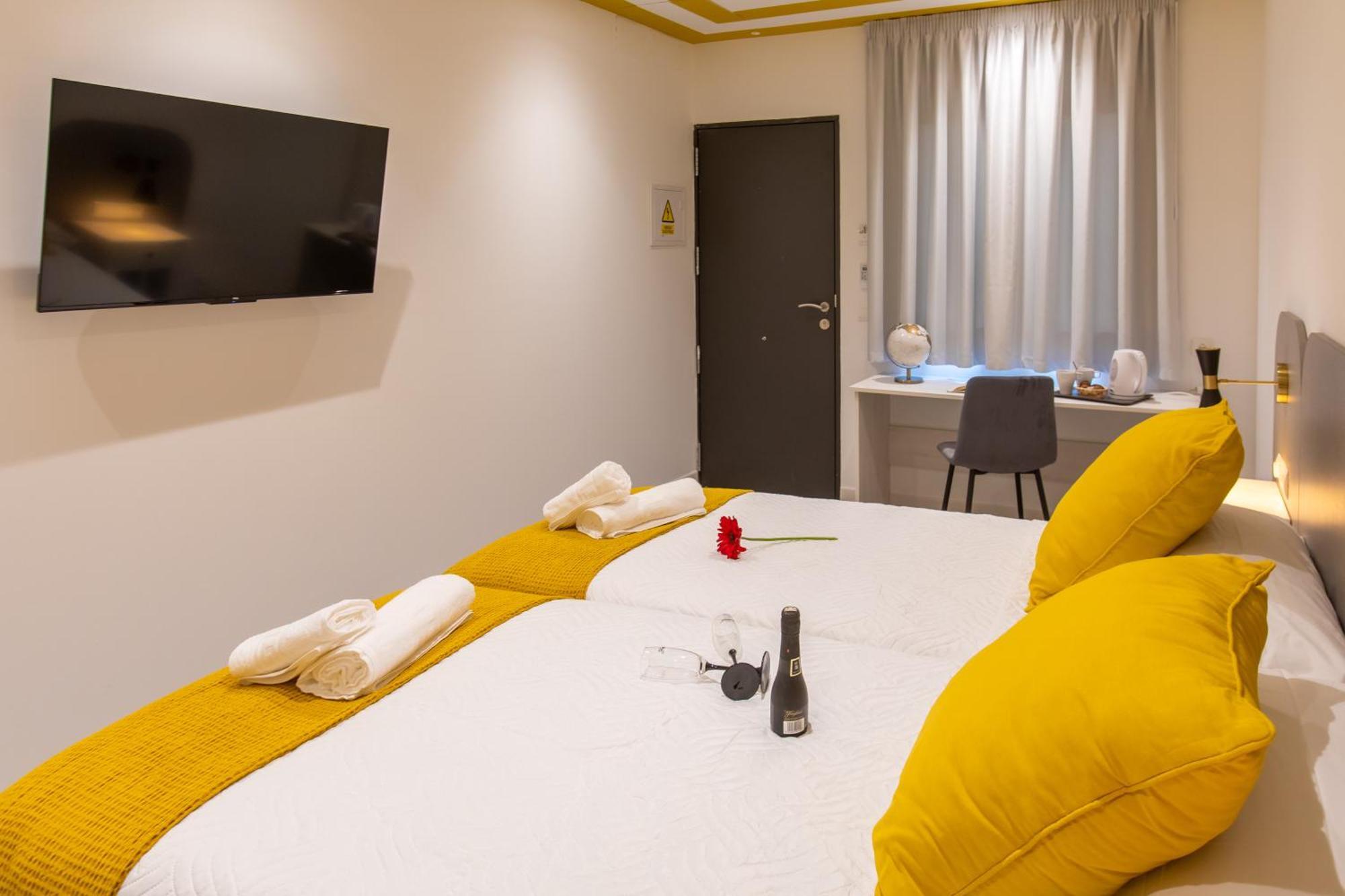 Boutique Rooms Playa Burriana Nerja Exterior foto